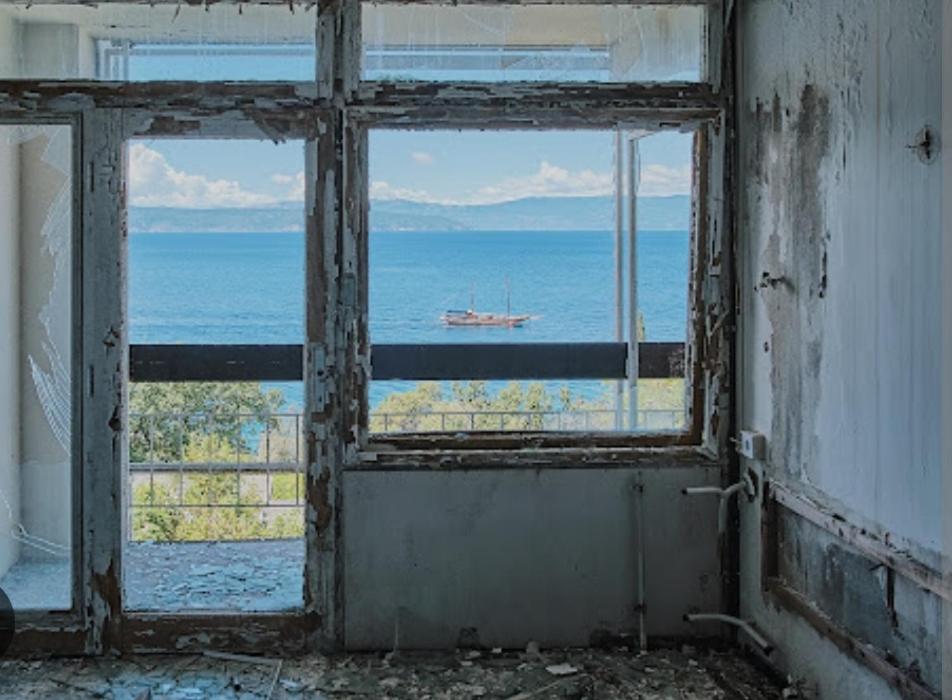 Haludovo Virtual Ruin Hotel Bungaloos Apartments And Camping, International Cooperation And Assistance For Rebirth Baracska Esterno foto
